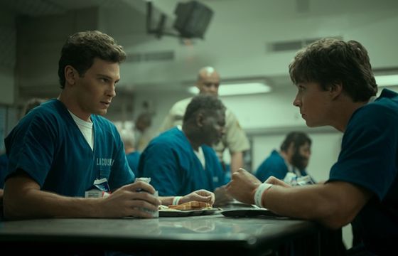 Kto jest potworem? Recenzja serialu „Potwory: Historia Lyle’a i Erika Menendezów” Netfliksa