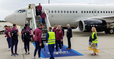Reprezentanci Anglii mogli być w szoku po tym, co zobaczyli przez okno samolotu