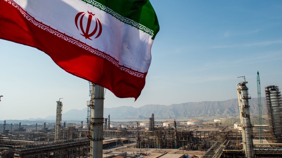 Iran To Meet Own Gasoline Needs After Persian Gulf Star Refinery Expansion
An Iranian national flag flies above the new Phase 3 facility at the Persian Gulf Star Co. (PGSPC) gas condensate refinery in Bandar Abbas, Iran, on Wednesday, Jan. 9. 2019. The third phase of the refinery begins operations next week and will add 12-15 million liters a day of gasoline output capacity to the plant, Deputy Oil Minister Alireza Sadeghabadi told reporters. Photographer: Ali Mohammadi/Bloomberg via Getty Images
Bloomberg
Eastern, Iranian, Crude Oil, EMEA, Fossil Fuels, Markets, Energy, Business Finance and Industry, Iran