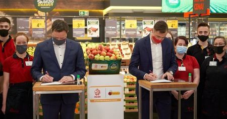 Biedronka ramię w ramię z kadrowiczami. Dostarczy im warzywa i owoce
