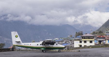 Zaginął samolot w Nepalu. Na pokładzie 22 osoby