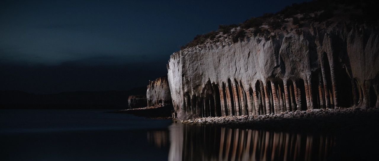 Lux Noctis - teatralne "portrety krajobrazów" oświetlone światłem z drona