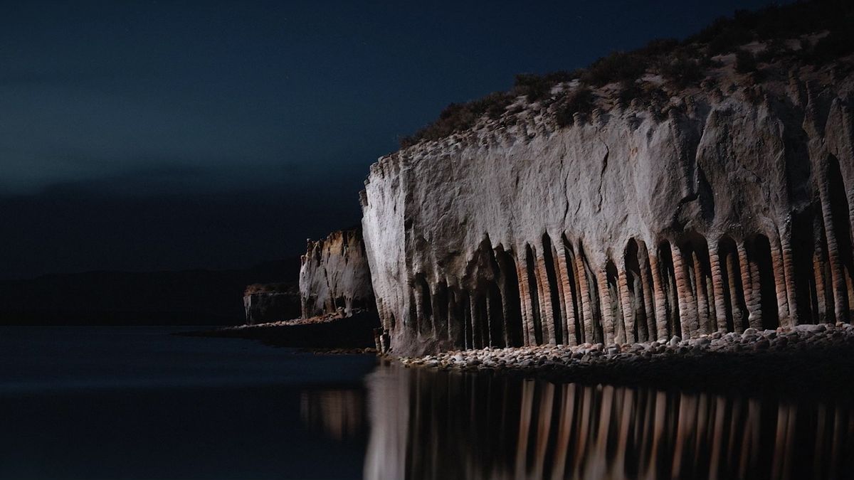 Lux Noctis - teatralne "portrety krajobrazów" oświetlone światłem z drona 1