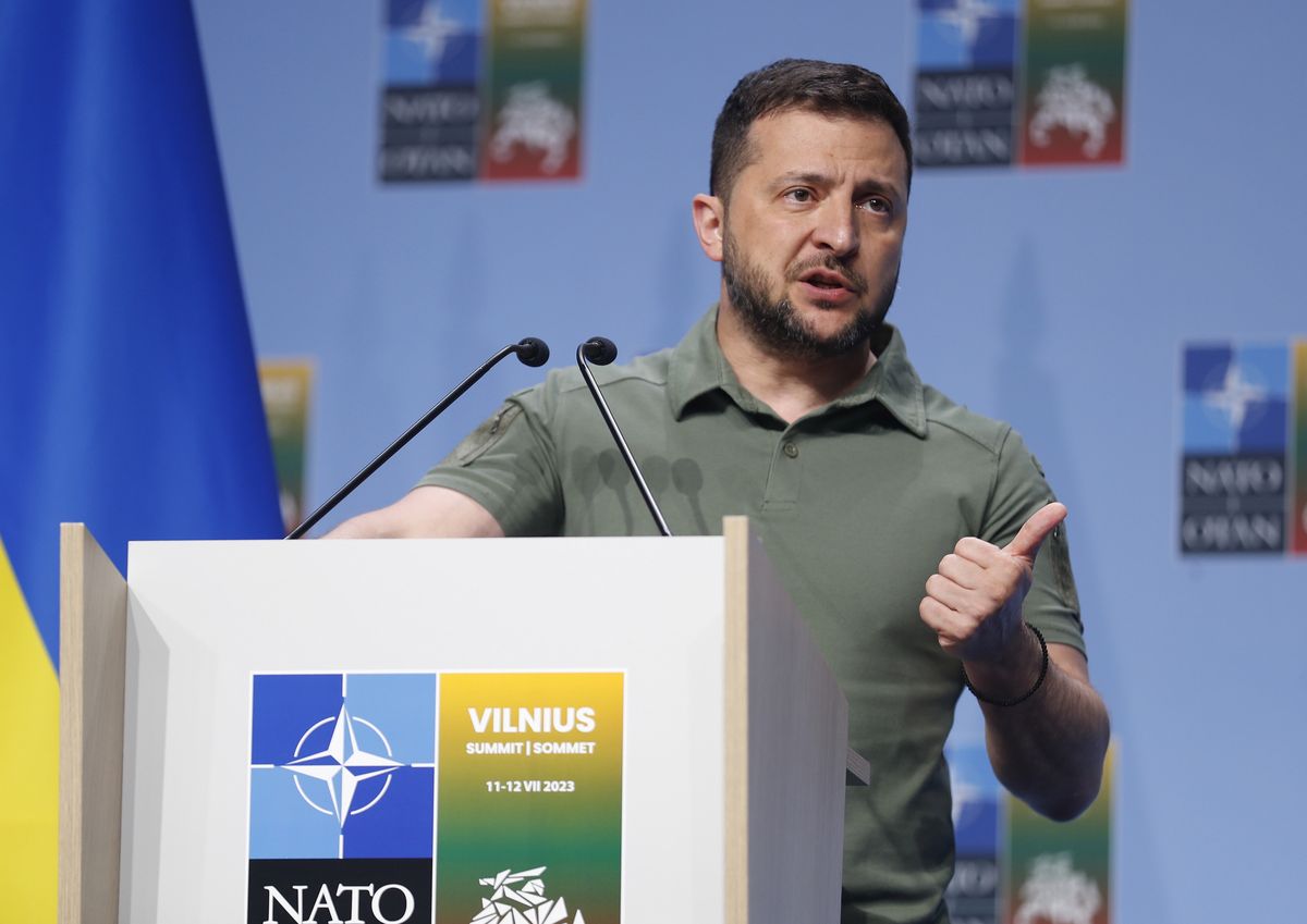 Prezydent Ukrainy Wołodymyr Zełenski znalazł się pod obstrzałem opozycyjnych partii w swoim kraju