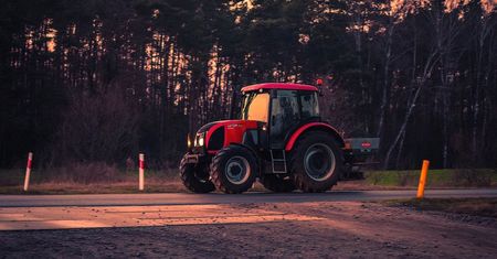 Traktora nie możesz wyprzedzić nawet wtedy! Oto, co mówią przepisy