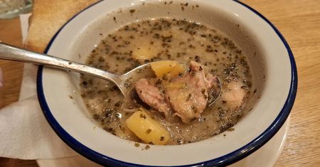 Dla tej zupy przejechałam pół Polski. Kiedyś jedli ją robotnicy i chłopi, dziś podbija restauracje