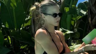 Anna Lewandowska wygrzewa się nad tureckim basenem, prezentując umięśnione ciało w bikini