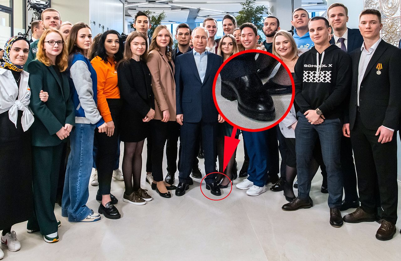 Putin sfotografował się ze studentami. Uwagę przykuwa jeden szczegół