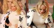 Elegancka Pamela Anderson promuje markę GCDS naciągniętą twarzą