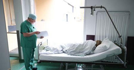 Koronawirus jest tematem nr 1. Tymczasem oni umierają po cichu