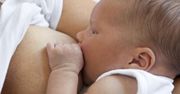 Piersi do przodu! Nie tylko picie mleka, ale nawet ssanie maminych sutków wpływa na odporność dziecka