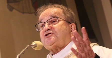 Obrotny Tadeusz Rydzyk zwęszył nowy biznes. Jego fundacja sprzedaje... MĄKĘ Z KASZTANÓW