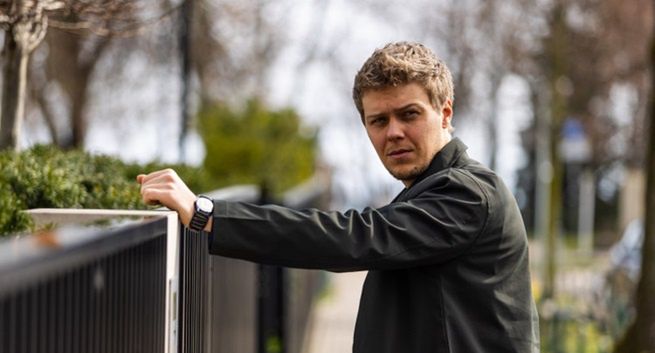 Kolejna zbrodnia w nadmorskim miasteczku. Recenzja filmu Netfliksa „Kolory zła: Czerwień”