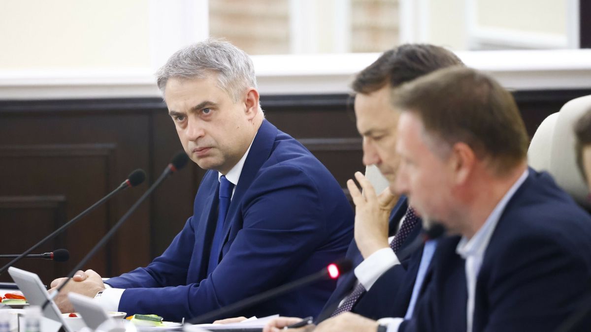 Posiedzenie Rady Ministr�w
08.10.2024. Warszawa. Posiedzenie rzadu. Fot. Filip Naumienko/REPORTER 
N/z: Krzysztof Gawkowski, Radoslaw Sikorski, Marcin Kierwinski
Filip Naumienko/REPORTER