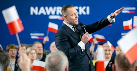"To nie jest przejęzyczenie". Nawrocki ostrzega, tłum skanduje
