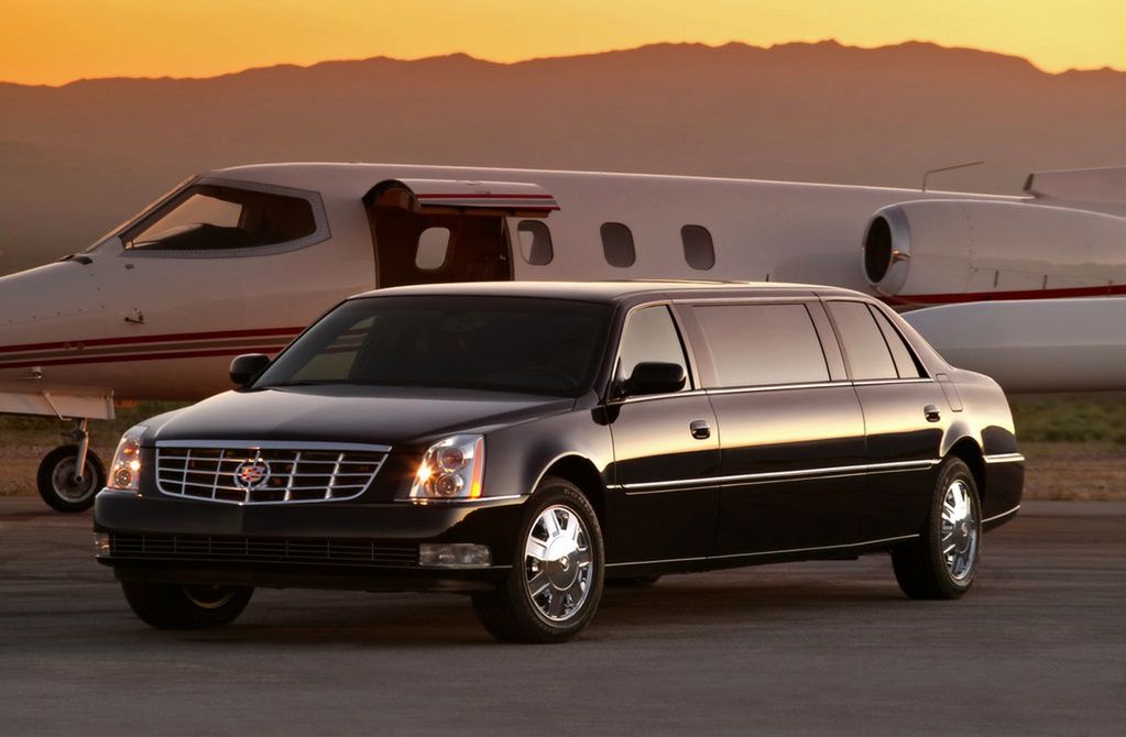 Cadillac DTS Limousine