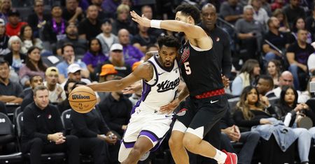 NBA gra, miliarderzy zarabiają. LeBron, Wembanyama i Sochan napędzają zyski