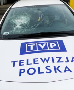 Samochód TVP obrzucony kamieniami. Policja szuka sprawcy