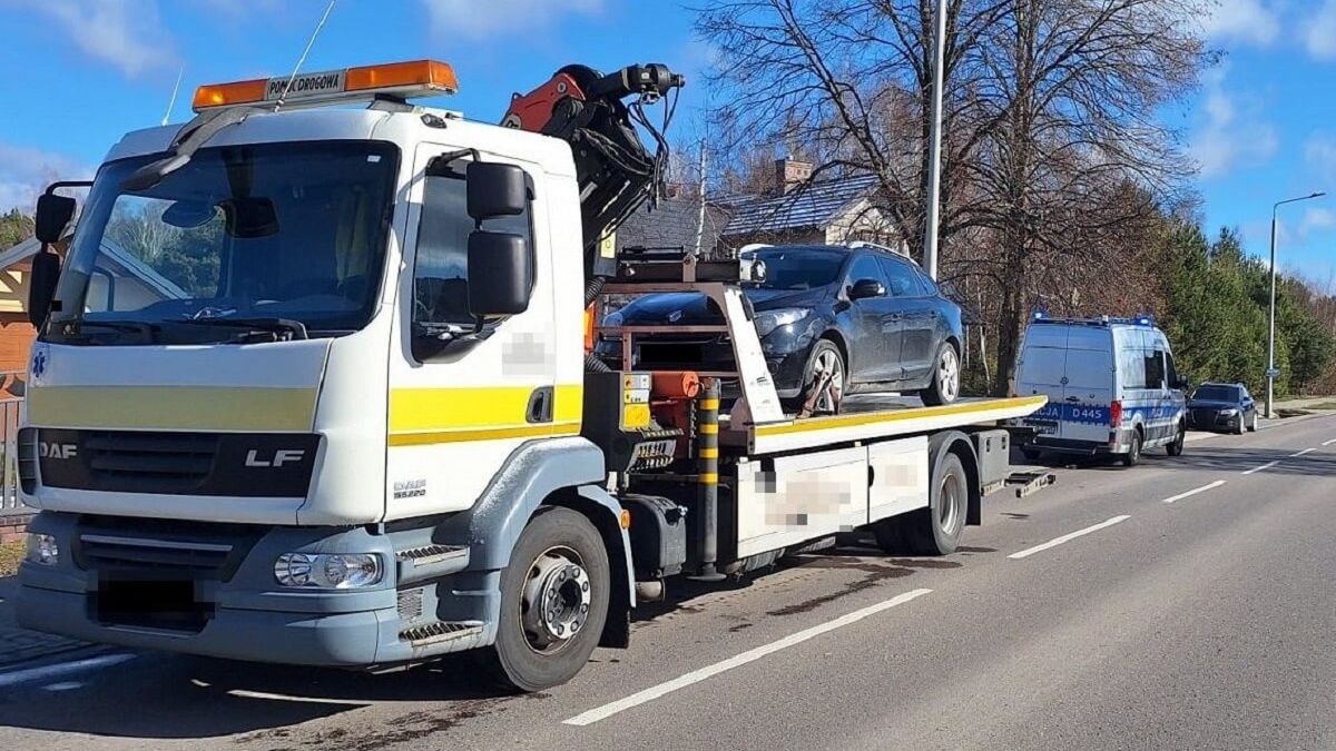 samochód na lawecie