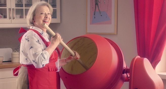 Giga sernik z betoniarki od babci reklamuje #BezLimitu w Virgin Mobile (wideo)