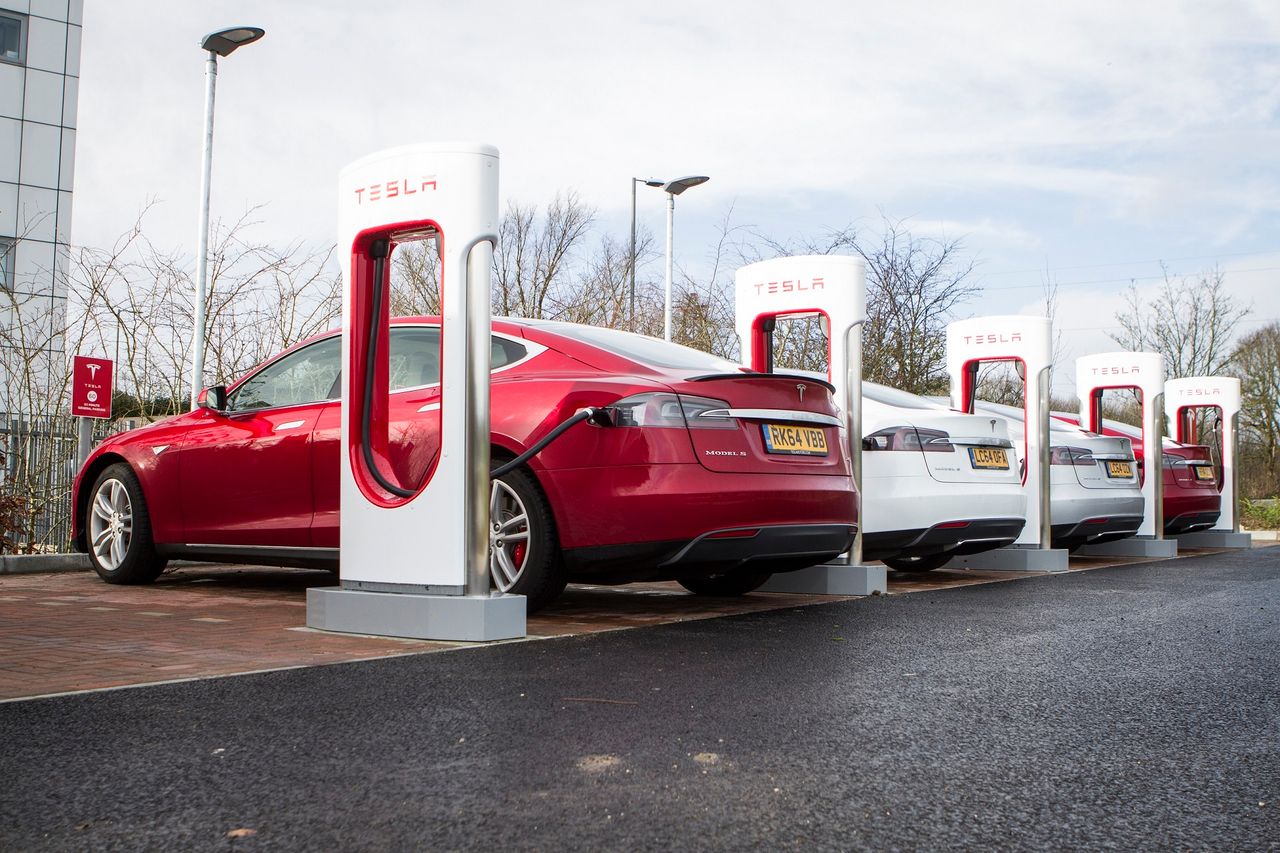 Ładowarka Supercharger (fot. Newspress)