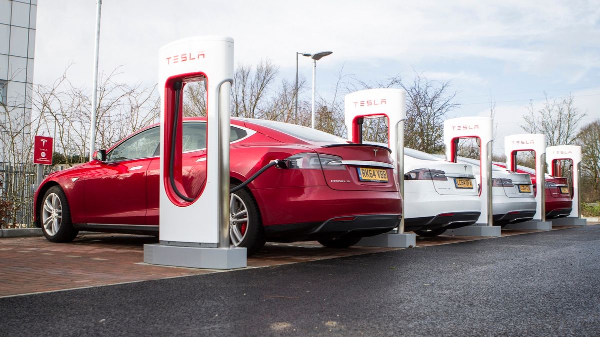 Ładowarka Supercharger (fot. Newspress)