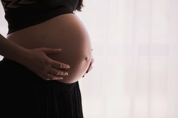 Poród w kajdankach na sali sądowej. Ciężarna rodziła w brooklińskim sądzie