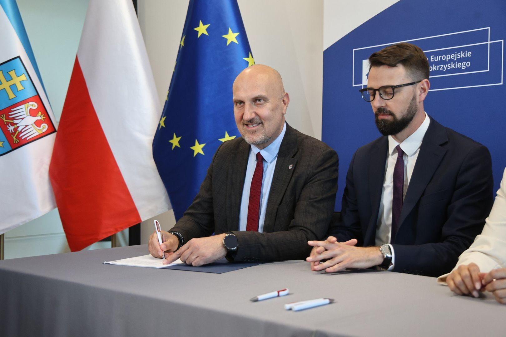 Podpisanie umowy na zakup nowych autobusów.