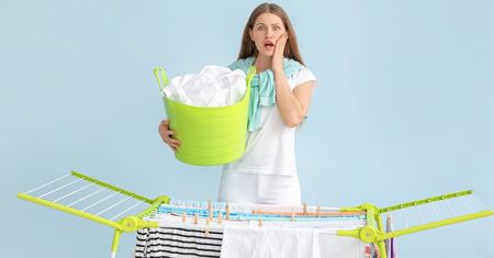 Jak wysuszyć pranie zimą bez suszarki? Ten sposób skraca czas schnięcia nawet o połowę
