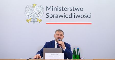 Wychodzą z więzienia, trafią na ulicę. Kolejne efekty paraliżu Funduszu Sprawiedliwości