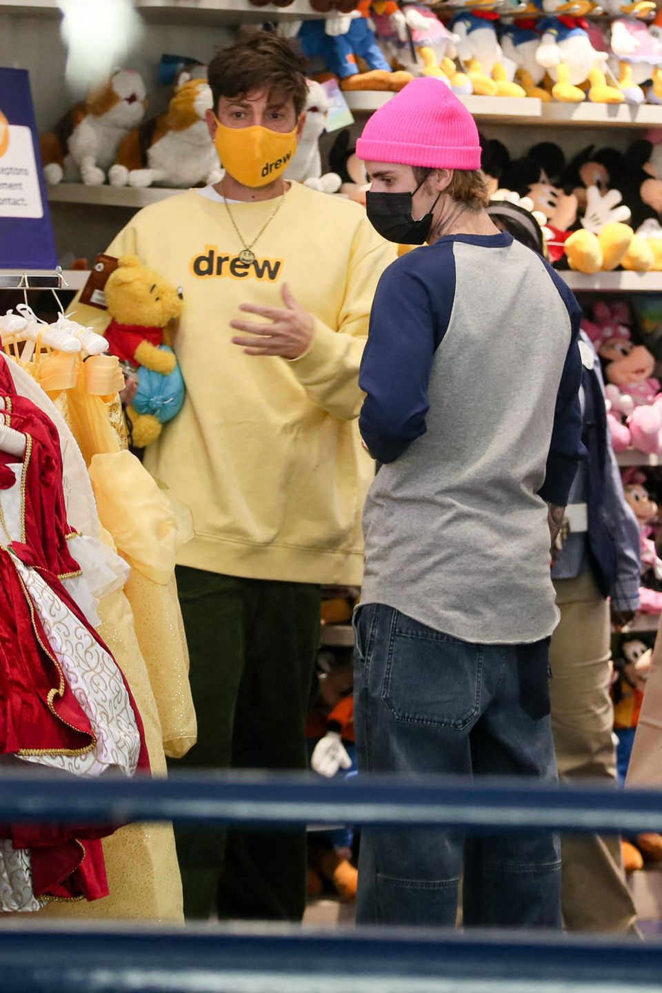 Justin Bieber przyłapany na zakupach w Paryżu