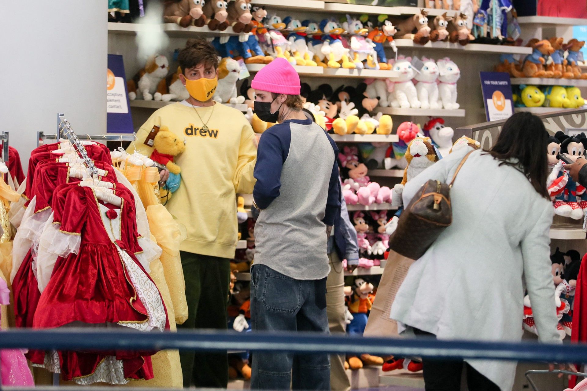 Justin Bieber przyłapany na zakupach w Paryżu