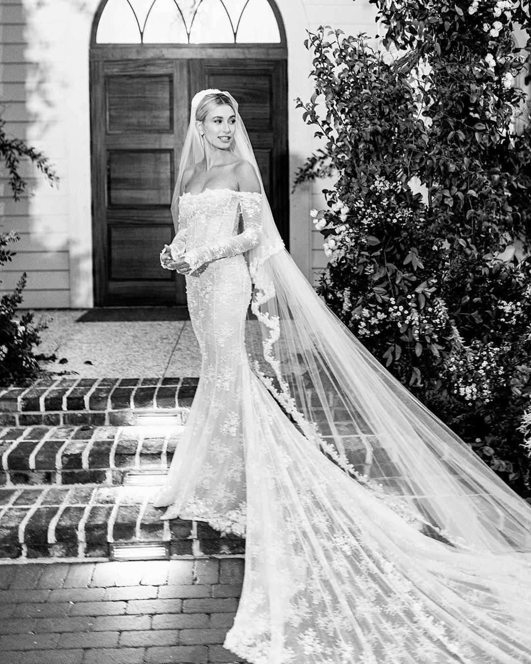 Hailey Bieber pokazała suknię ślubną
