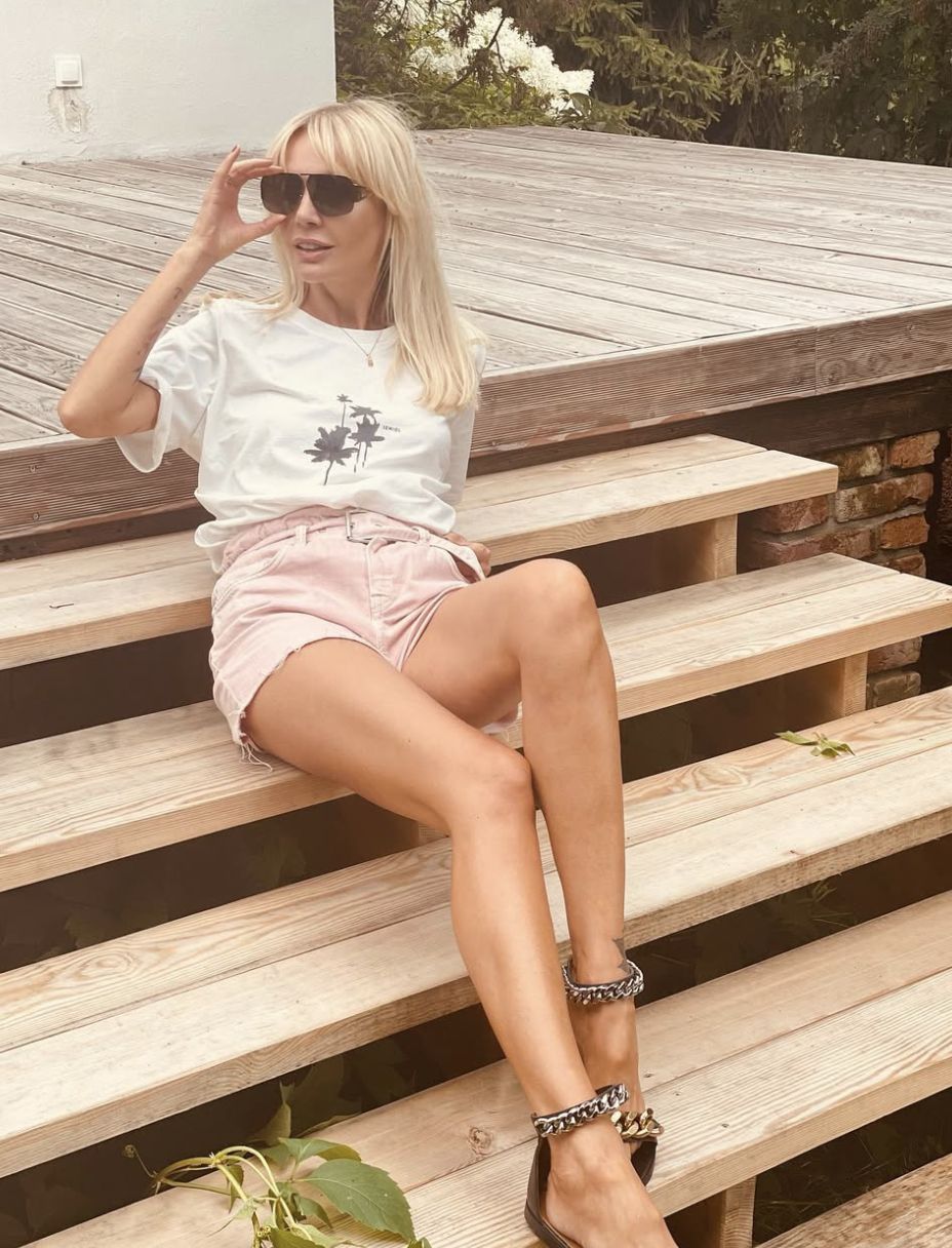 Agnieszka Woźniak-Starak na tarasie