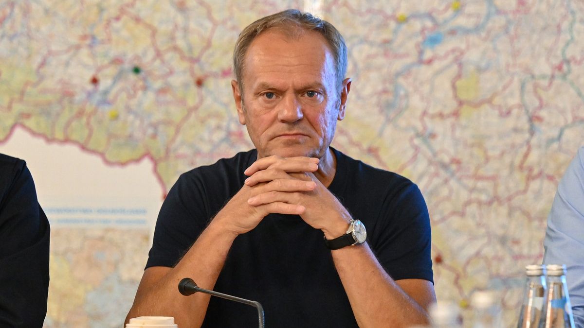 Wrocław, 25.09.2024. Premier Donald Tusk podczas narady sztabu kryzysowego we Wrocławiu, 25 bm. (amb) PAP/Maciej Kulczyński