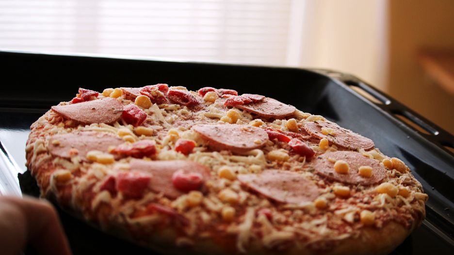 Jak podgrzać mrożoną pizzę?