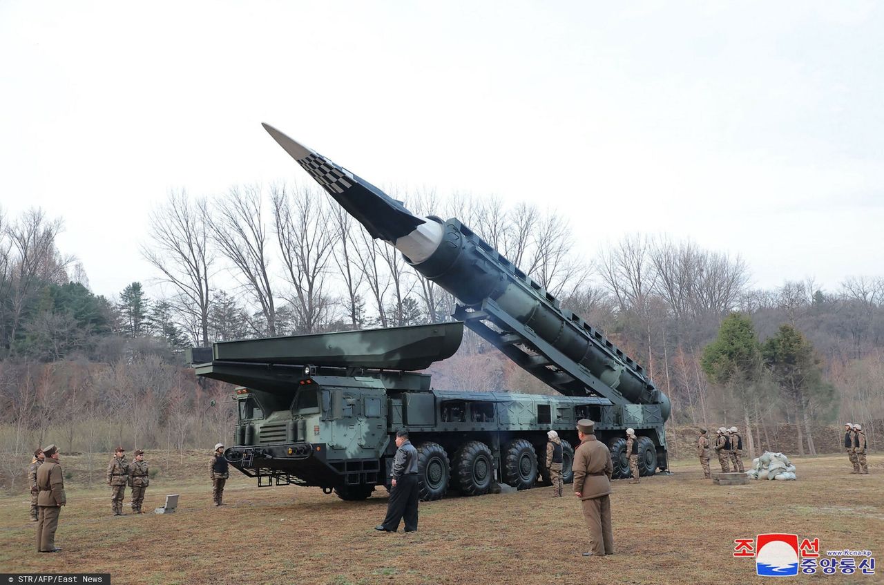 Kim Jong Un during the Hwansongpho-16B missile fire test