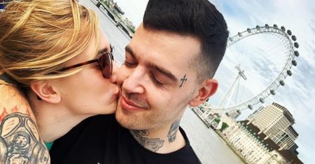 Po 10 dniach zostawił dziewczynę dla uchodźczyni. Słono za to płaci