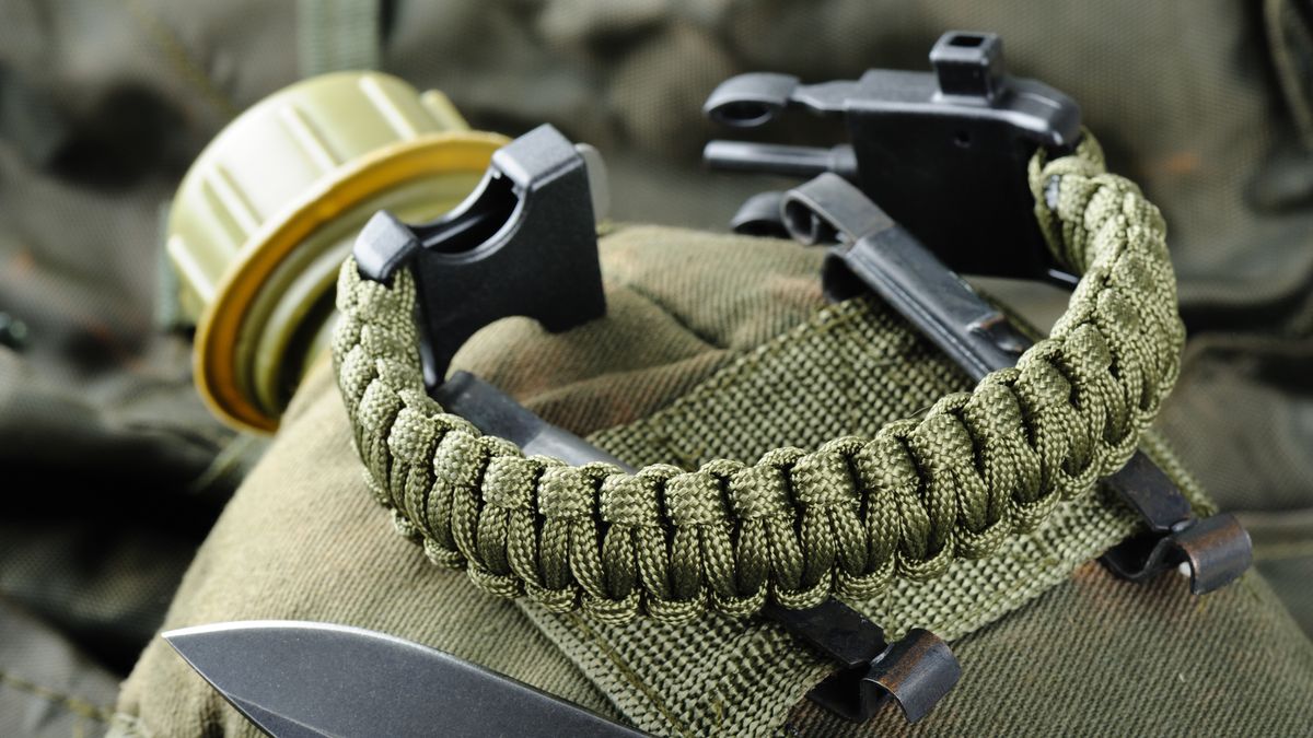 Polacy masowo wykupują akcesoria militarne i sprzęt survivalowy
