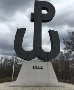 Warszawa. Chwała powstańcom, żywym radość. Kopiec Powstania Warszawskiego czekają zmiany