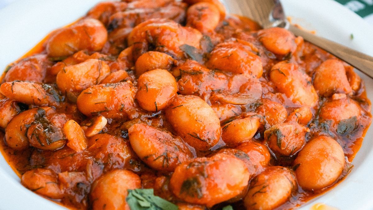 Fasolka po grecku jest pieczona z pomidorami