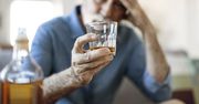 Tak piją też osoby po 50. roku życia. Grozi wyższym ryzykiem przedwczesnej śmierci
