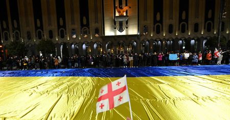 Antyrosyjskie nastroje w Gruzji silne, jak nigdy dotąd? "Oznaki poparcia dla Ukrainy są wszędzie"