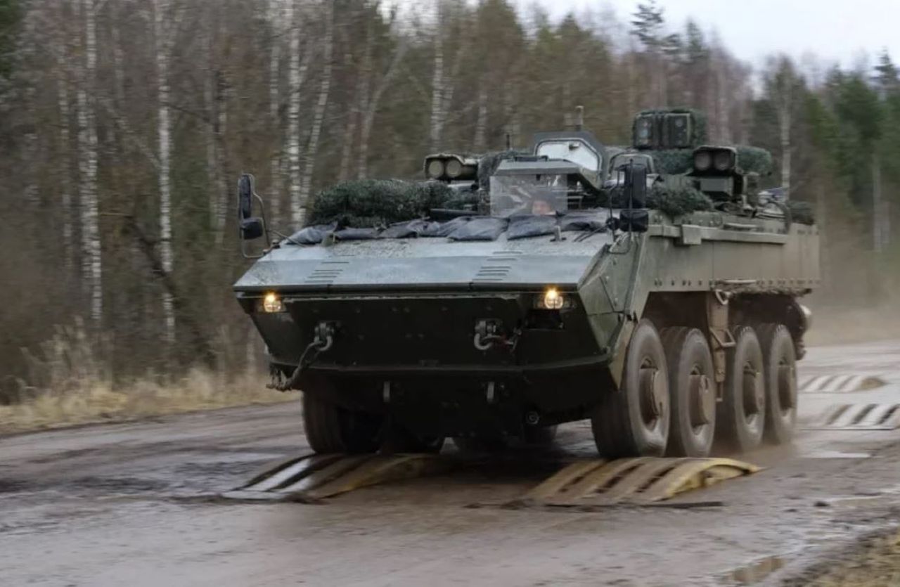 Rosjanie chcieli pochwalić się pojazdem. Ani razu nie trafili w cel