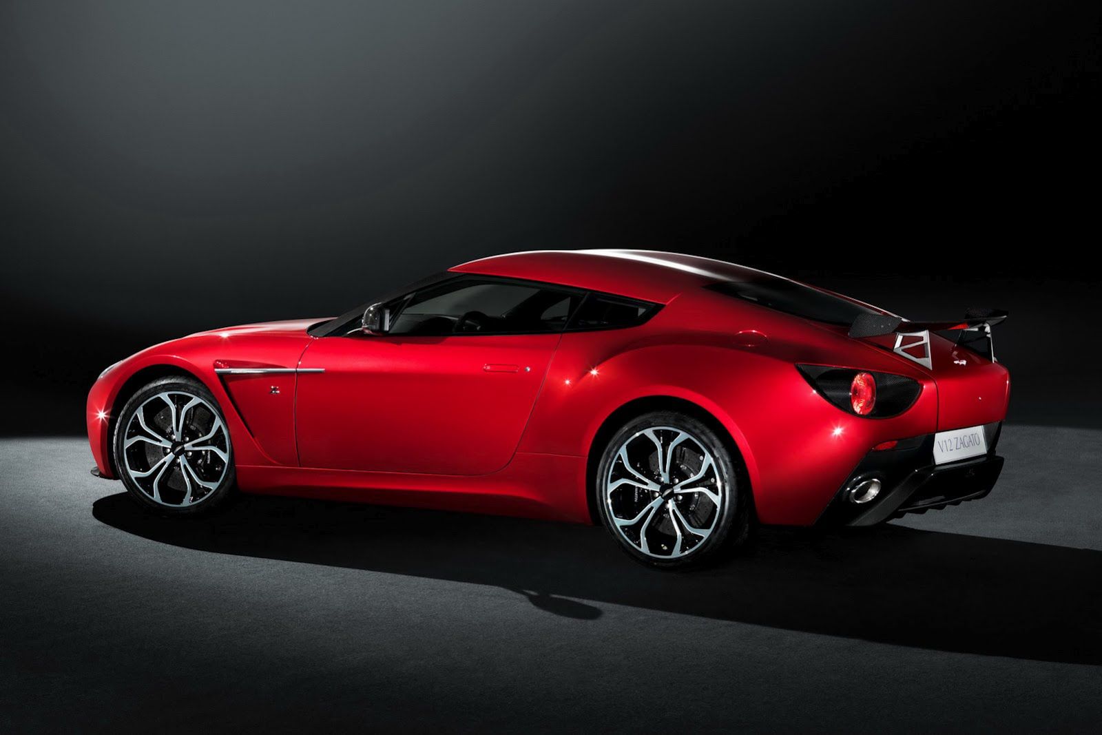 Aston Martin V12 Zagato - oficjalne zdjęcia