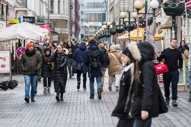 Ekonomistka nie ma wątpliwości, że jeżeli nic się nie zmieni w systemie, to wszystkie kobiety i połowa mężczyzn będą otrzymywać emeryturę minimalną