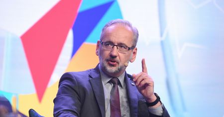 Niedzielski apeluje do abp. Gądeckiego. Chodzi o maseczki