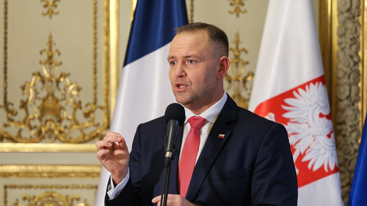 Paryż, Francja, 16.09.2025. Wizyta robocza prezydenta RP w Republice Francuskiej. Prezydent RP Karol Nawrocki podczas wypowiedzi dla mediów w Ambasadzie Polskiej w Paryżu, 16 bm. (ad) PAP/Paweł Supernak
