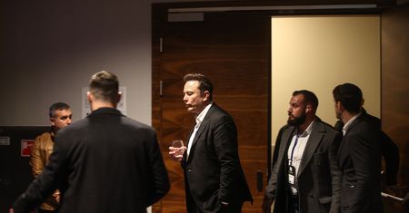 Musk z wizytą w Polsce. Chcieli zdobyć autograf miliardera. Nagranie w sieci