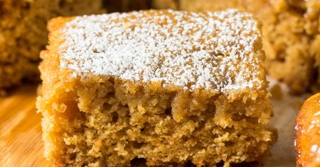 To najprostsze ciasto cynamonowe. Mieszasz składniki, a resztę robi za ciebie piekarnik